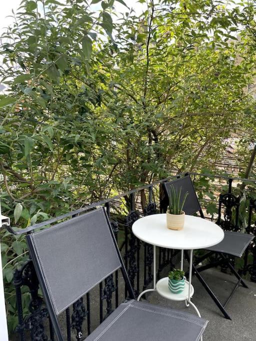 Cute&Cozy Studio Apt In Barons Court Лондон Екстериор снимка
